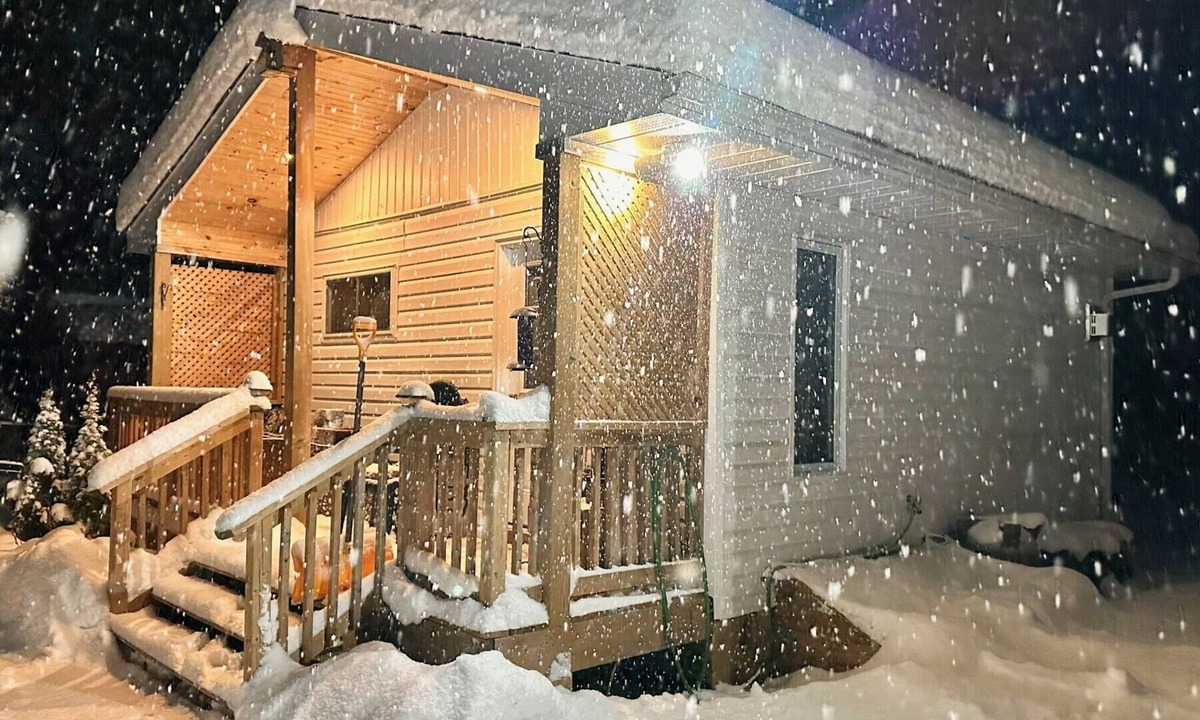 Waubaushene Cabin | Cabin peace and cozy on Tay Trail Georgian Bay, Ski/Snowboard/Snowmobile/Walks