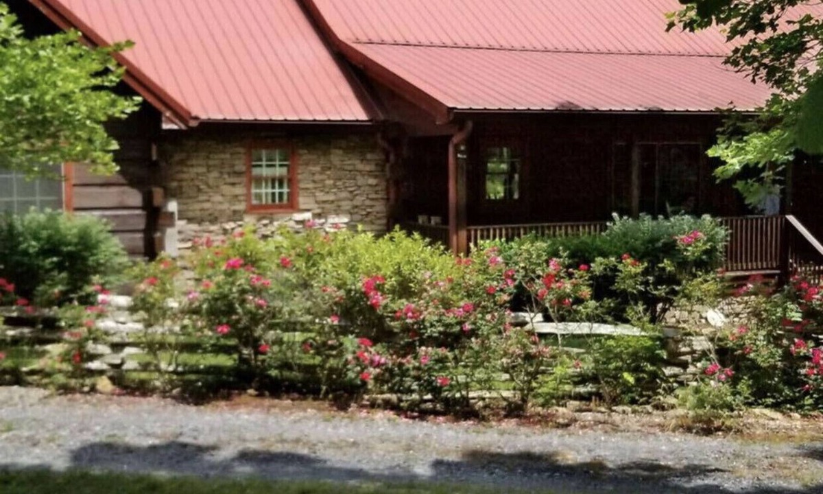 Wildwood Lake Cabin | Cabin Retreat- East TN