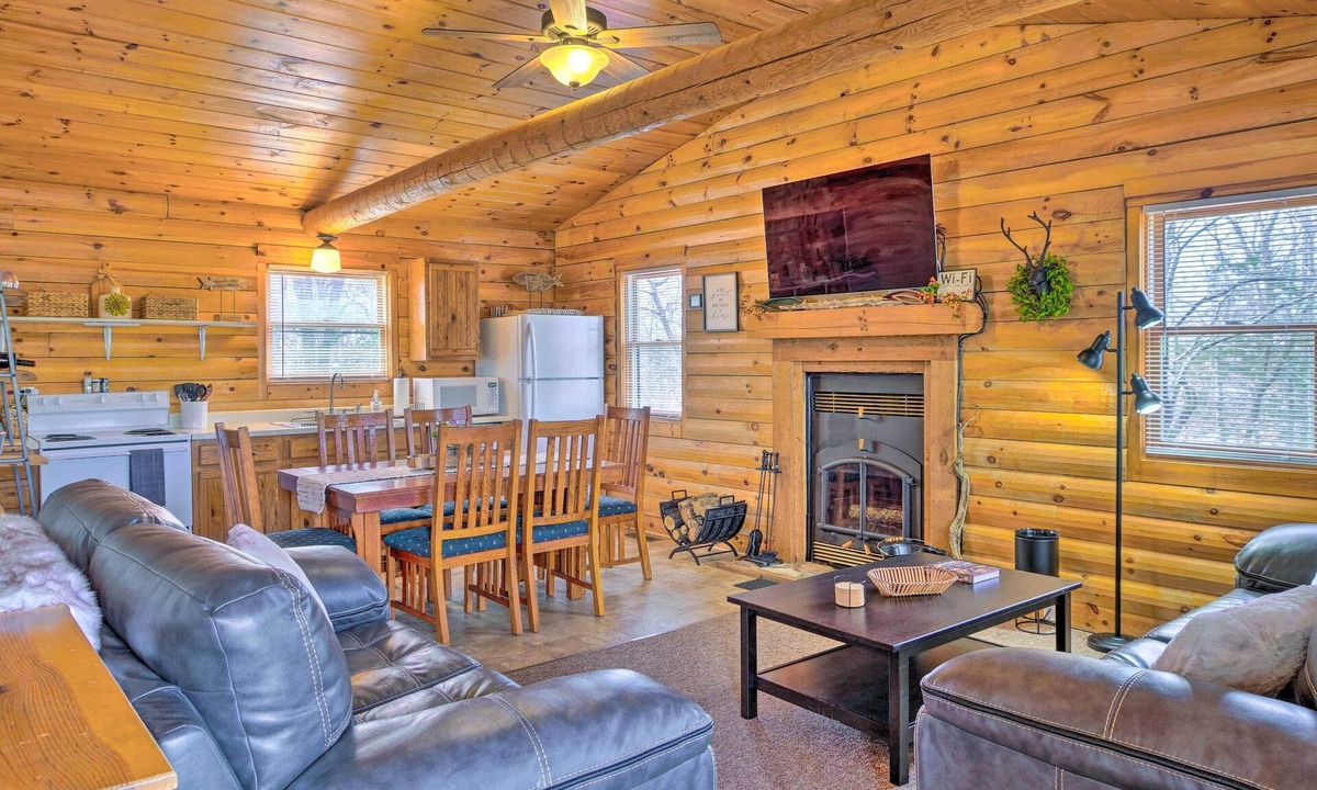 Shell Knob Cabin | Cabin Retreat on Table Rock Lake w/Fire Pit!