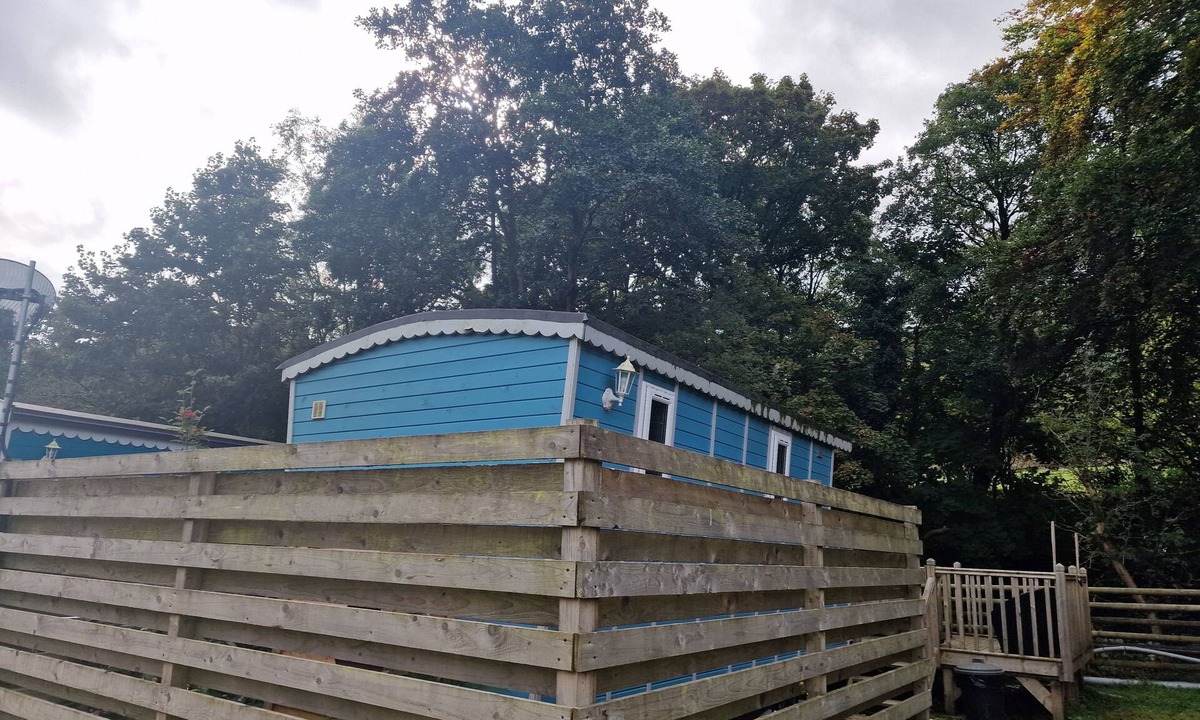 Llanfair Caereinion Cabin | Cabin - Sleeps 2 hot tub & parking