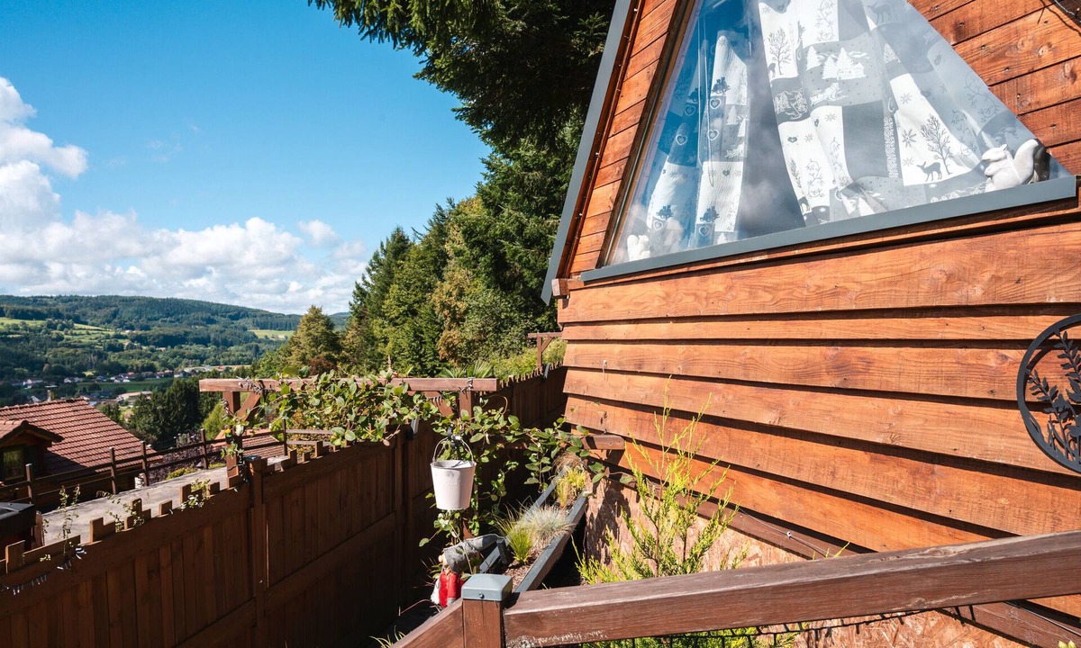 Granges-Aumontzey House | Cabin 'The Squirrel' with Private Terrace