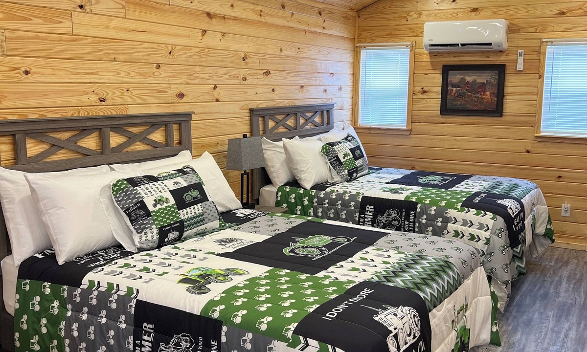 Lee County Cabin | Cabin Unit 2 of 6 with 1 bedroom and WiFi, AC in serene Paige