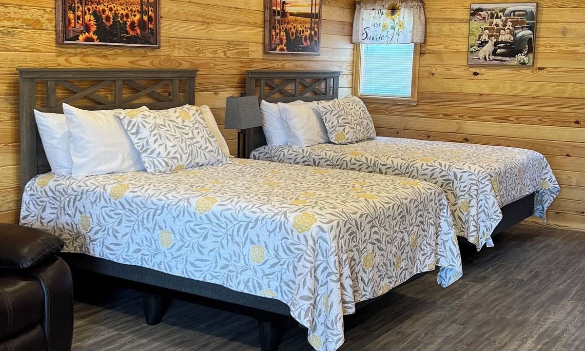 Paige Cabin | Cabin Unit 6 of 6 with AC and WiFi in lovely Paige