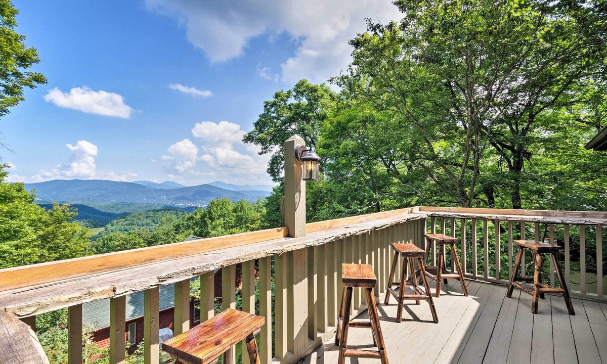 Blowing Rock House | Cabin w/Fireplace & Mountain Views: 5 Mi to Boone