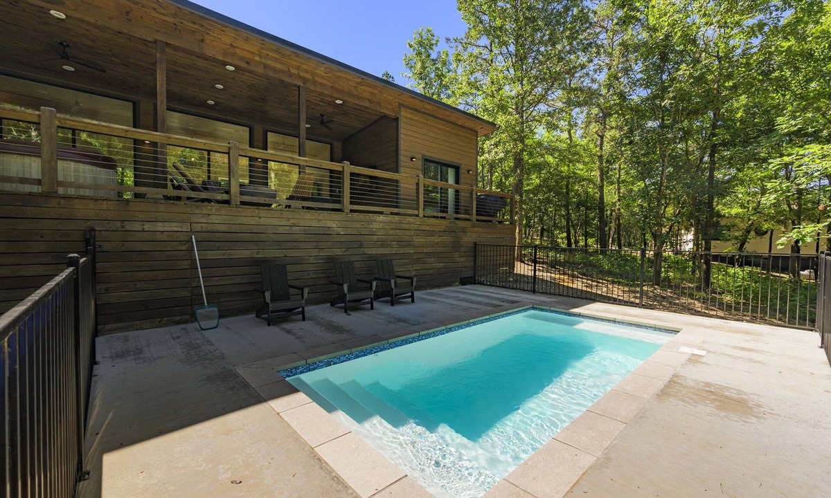 Broken Bow Cabin | Cabin w/Heated Pool, Pickleball Court Access & Spacious Deck