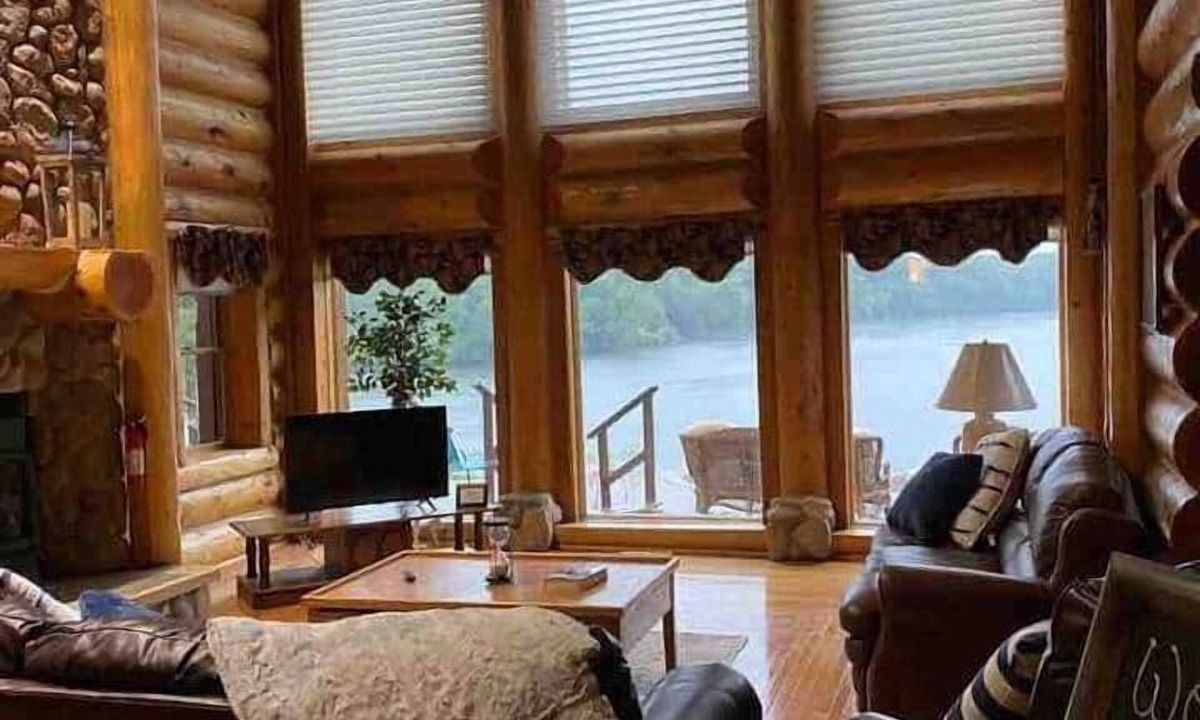 Kesley House | Cabin w/Hot Tub on the River