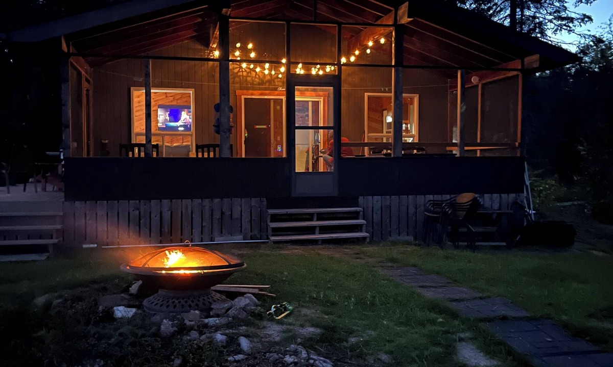 Falcon Lake Cabin | Cabin with large screened deck, on Lake of the Woods in Wiley Bay.