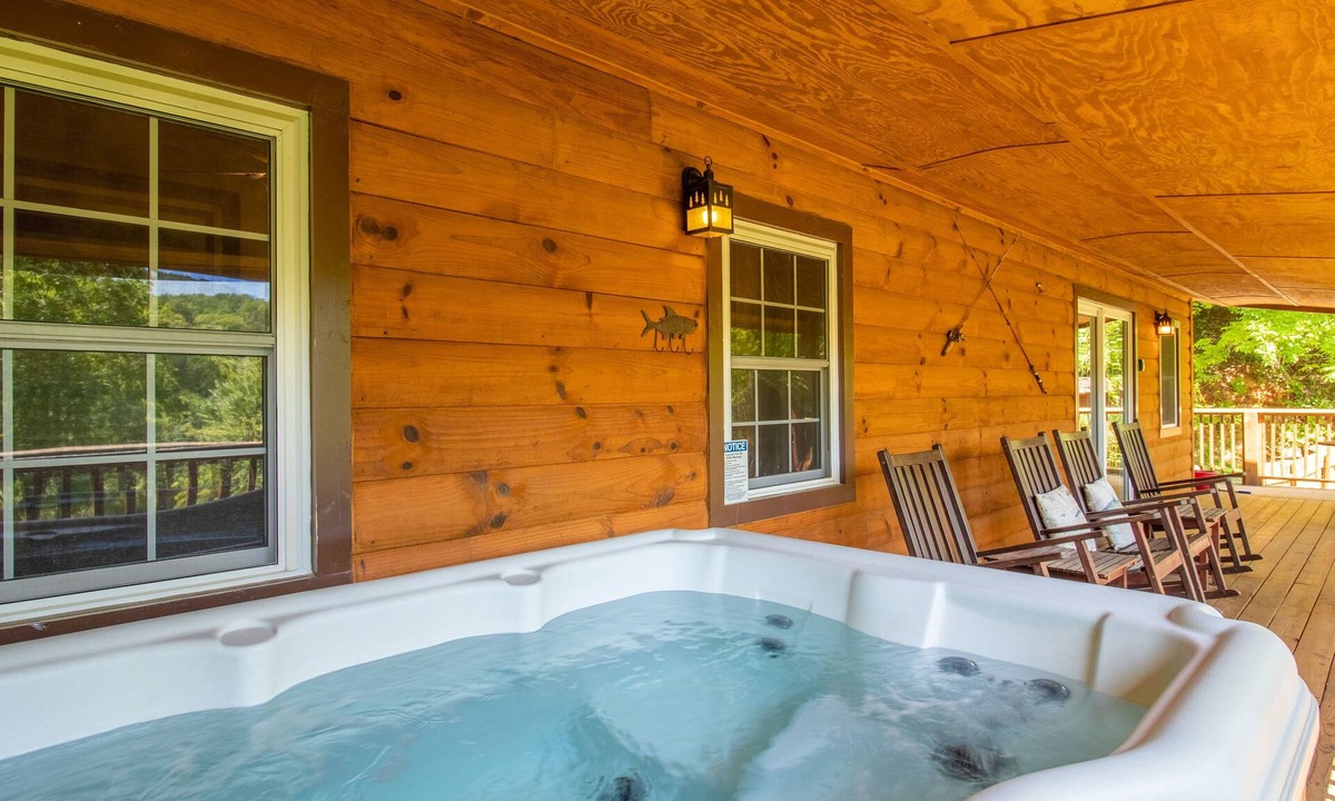 Cherokee Cabin | Cabin with River View located between Cherokee & Bryson City, 5 miles to casino!