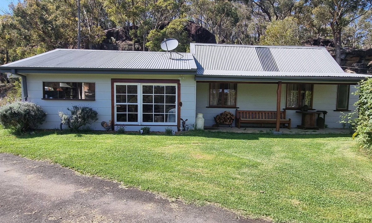 Bilpin Cabin | Cabin with Stunning Mountain Views