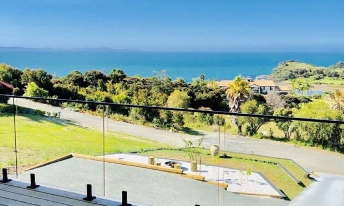 Cable Bay House | Cablecrest - 2 Master Suites and Grand Views