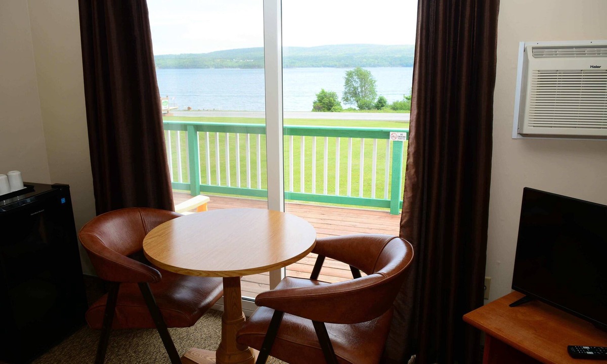 Baddeck Hotel | Cabot Trail Motel