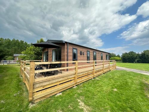 Abbess Roding House | Cackle hill lakes, heron lodge