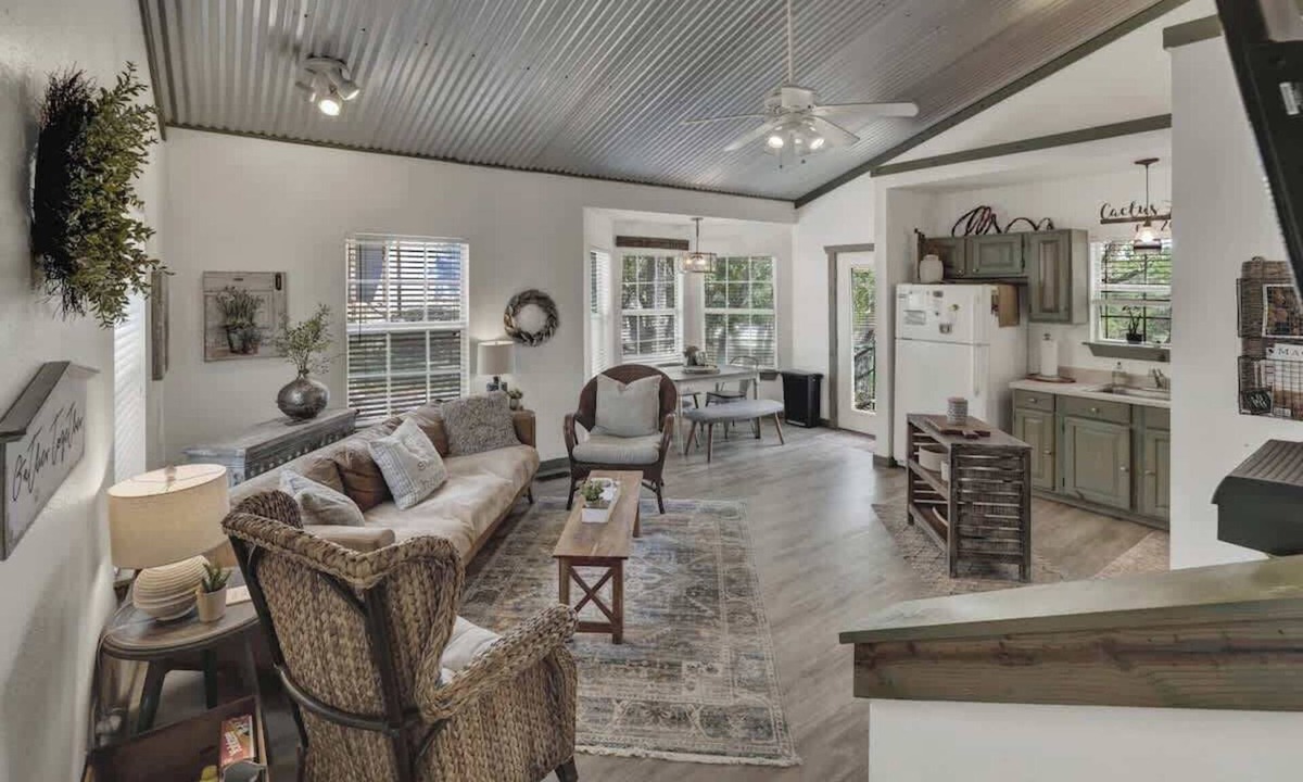Fredericksburg House | Cactus Flower Peaceful Hill Country Escape!