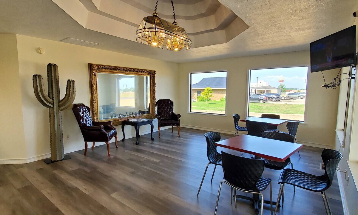 Mountain Grove Hotel | Cactus Inn & Suites