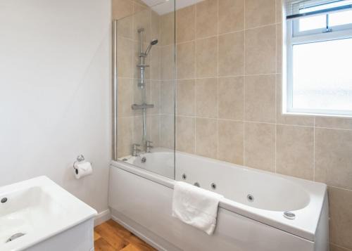 Carnmenellis Resort | Caddys Corner Lodges