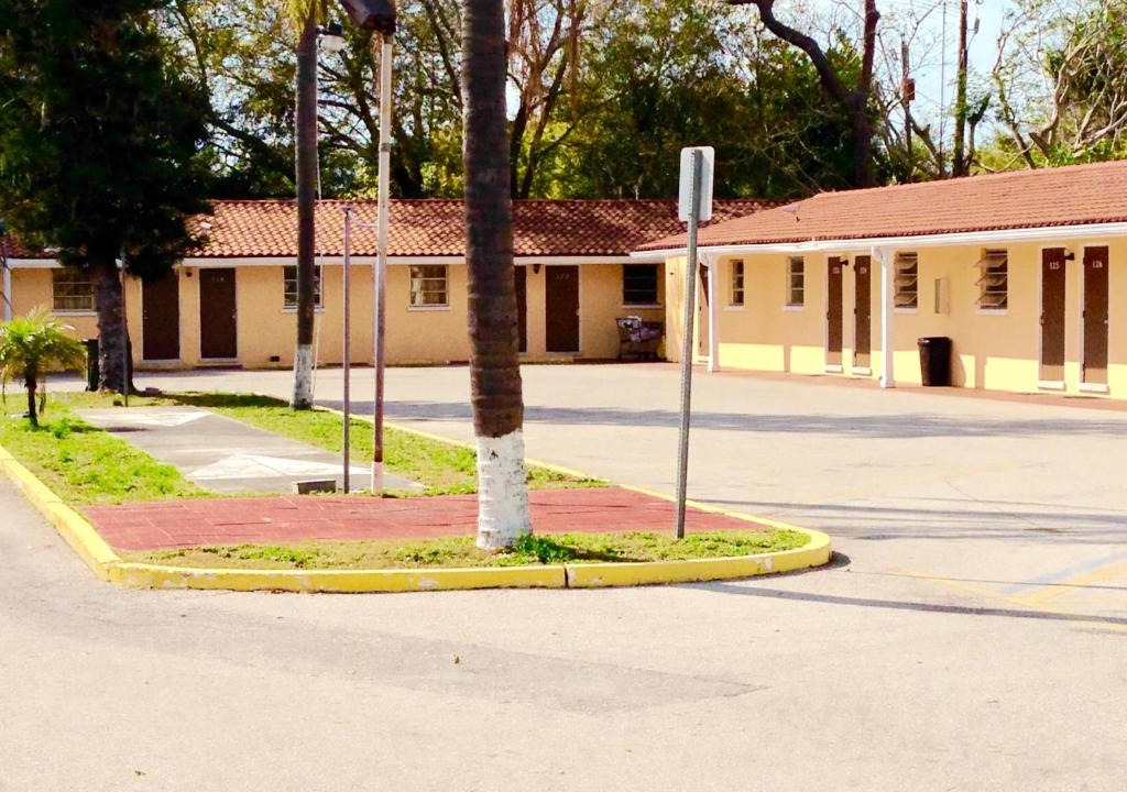 Indian Beach Sapphire Shores Hotel | Cadillac Motel