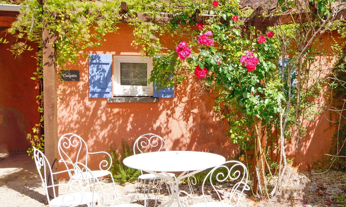 Larzac Apartment | Cadouin - sleeps 4 guests in 2 bedrooms