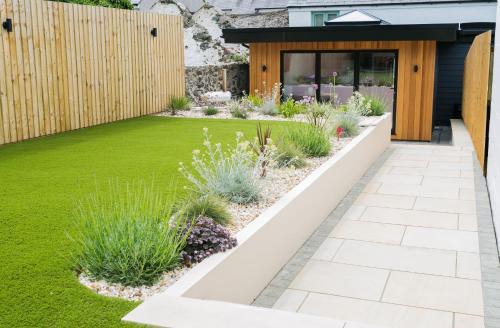 Newborough House | Cae Coch