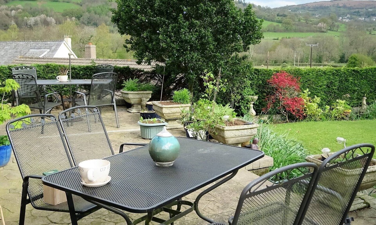 Llangynidr House | Cae y Rhedyn Annexe