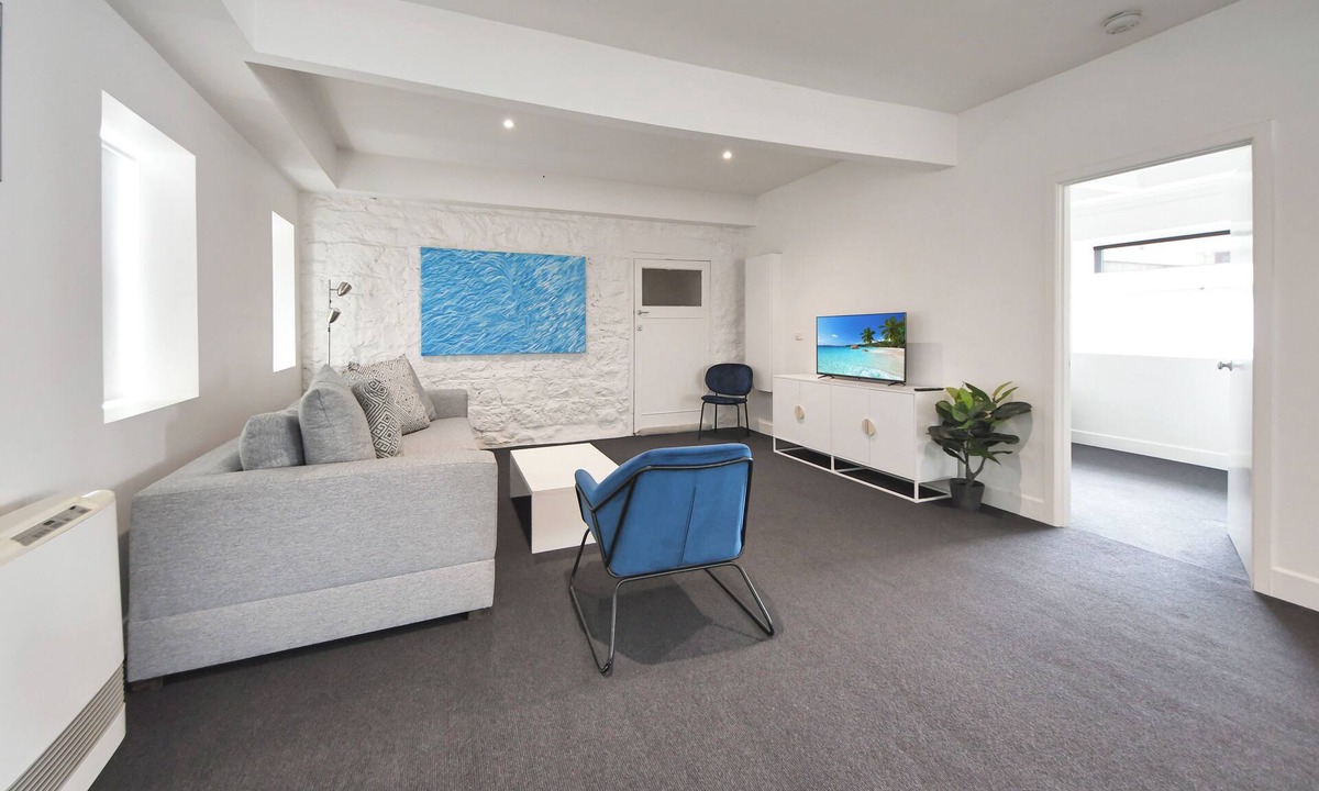 Portland Apartment | Cafes and shops at your front door