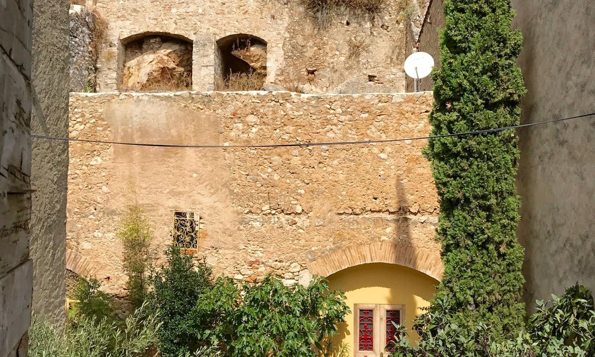 Fitou House | CAILLOUX D'OR - Old golden stone house, private parking, farmhouse with garden