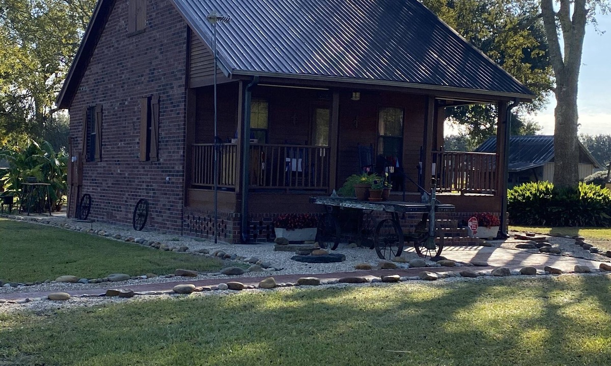 Scott House | Cajun Country at its best. Private Acadian style guest house on estate property.