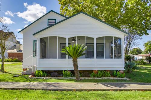Lutcher House | Cajun Country Getaway! Historic Lutcher Bungalow
