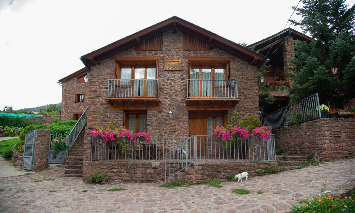 Llagunes Cottage | Cal Bosch Rural Apartment cozy and with magnificent mountain views.