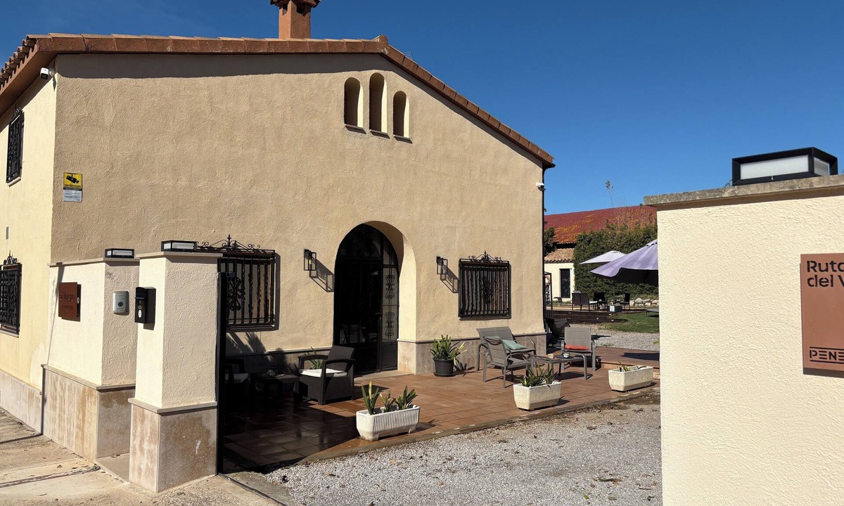 San Martin Sarroca House | Cal Dragano with charm between vineyards with pool