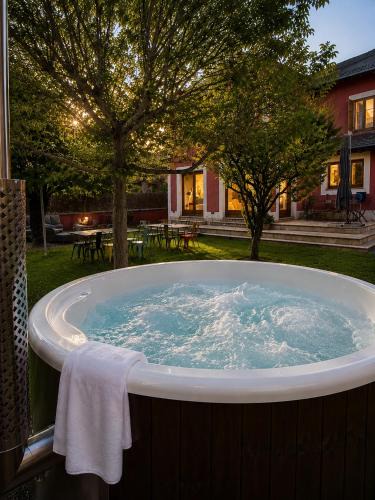 Puigcerda Villa | CAL QuEROL Llac, Villa con jacuzzi y jardín en Puigcerdà centro