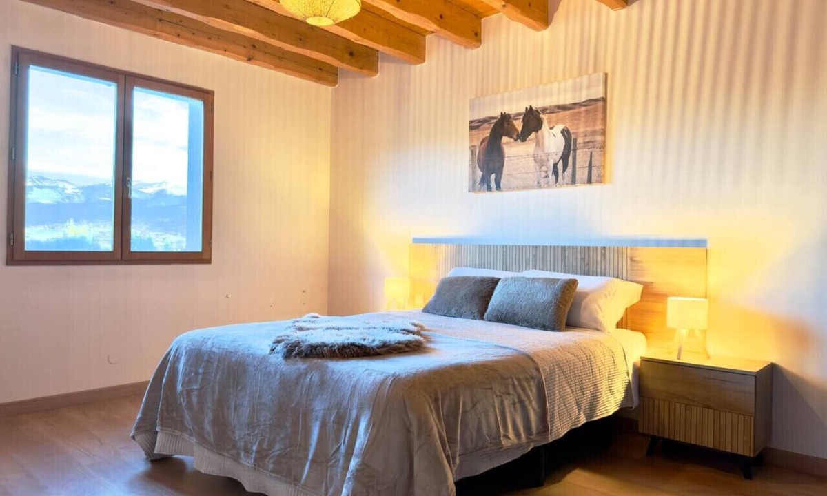 Ur House | CaL QuERoL UR refugi de montaña con chimenea y billar