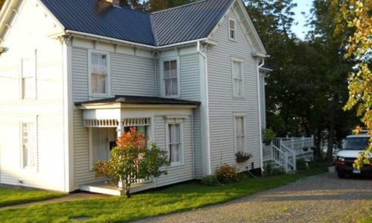 Calais Bed & Breakfast | Calais Crossing B&B