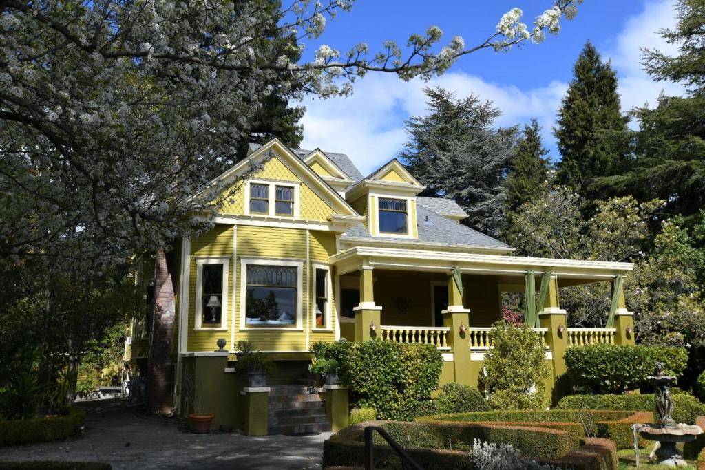 Healdsburg Bed & Breakfast | Calderwood Inn