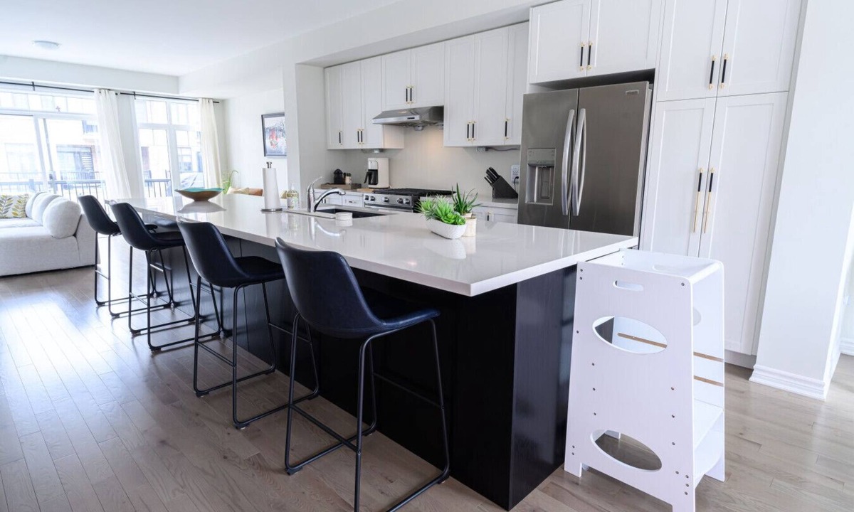 Mount Pleasant House | Caledon family escape with Crib