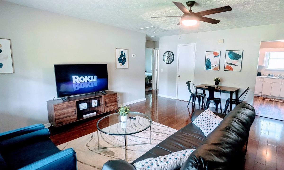 Calhoun House | Calhoun Executive Rental | Fast WiFi & Parking