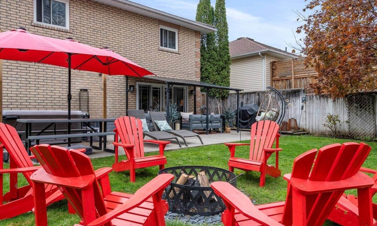 Wasaga Beach House | Cali's Wasaga Beach House