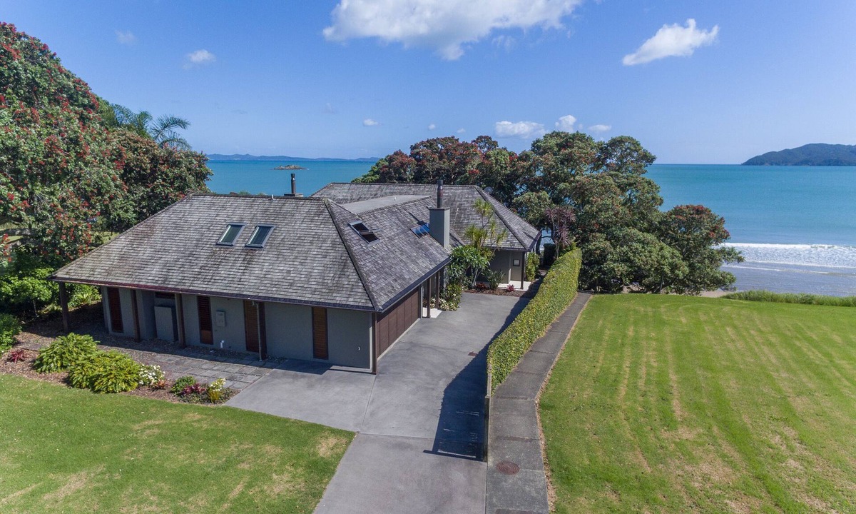 Coopers Beach House | Calianne - Superb beachfront architecture