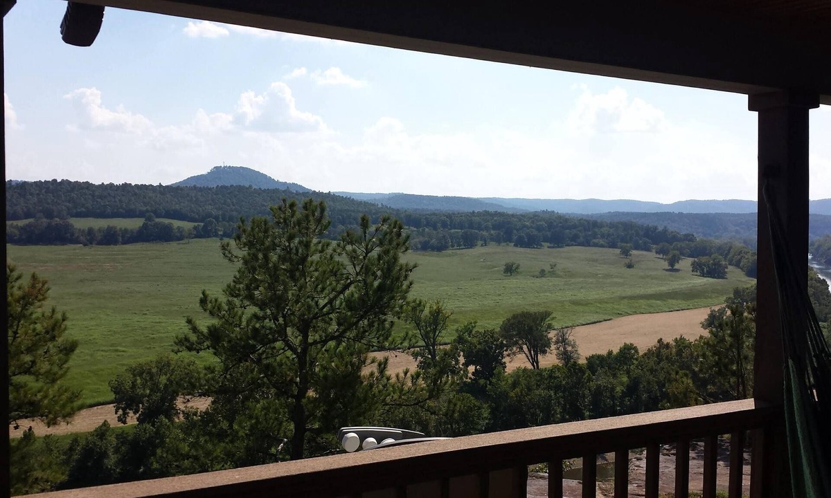 Calico Rock Cabin | Calico Rock Cabin-406 Calico St 302 Chessmond Ferry Rd viewing the White River