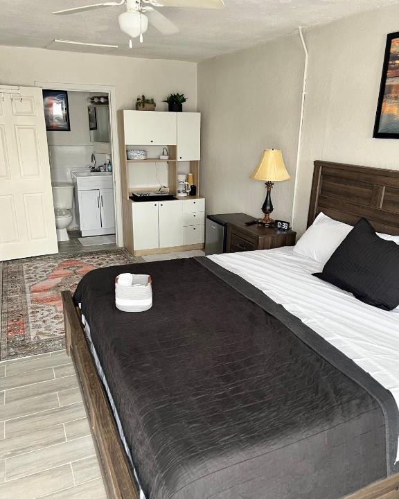 Bryant Ski Chalet | California King Cozy Comfort