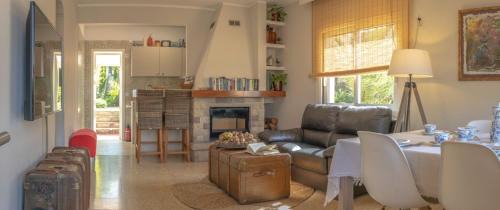 Canyelles House | California Relax Close To Siges
