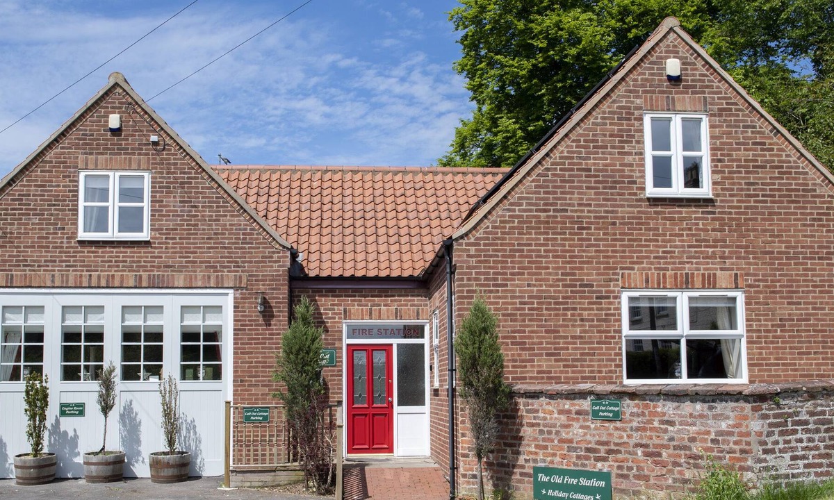 Sledmere Cottage | CALL OUT COTTAGE, pet friendly, luxury holiday cottage in Sledmere