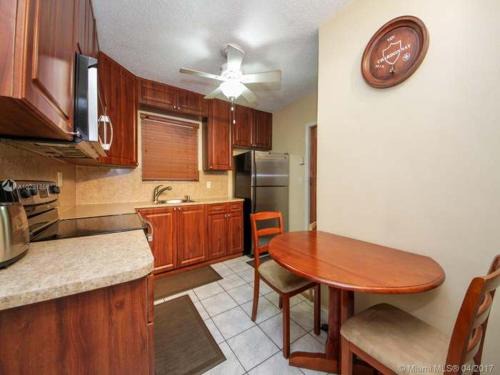 Coral Way Hotel | Calle 8 Hotel