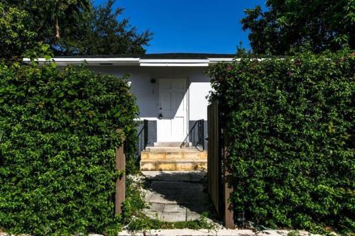 East Little Havana Apartment | Calle Ocho Urban Getaway
