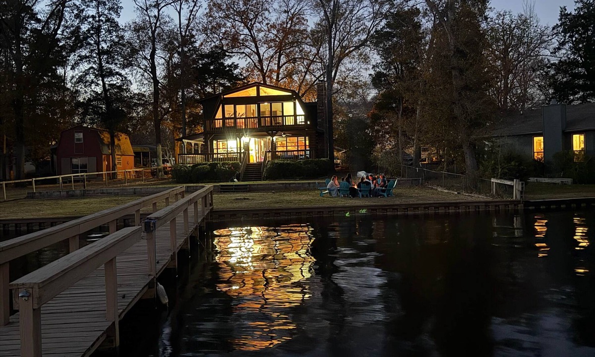 Murchison House | Callender Blue, a cozy lakeside cabin paradise