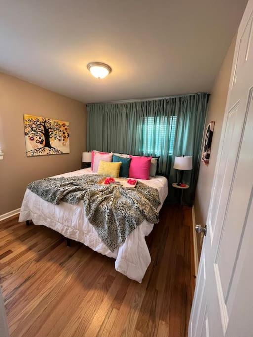 Clinton Township House | Calm & Cozy 3BR King Bed Free Wifi Washer & Dryer