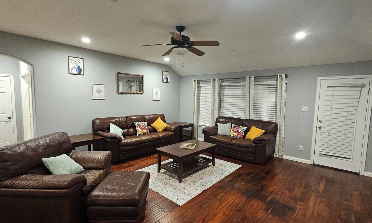 Keller House | Calm Cul-de-sac by the Creek, Long Stays