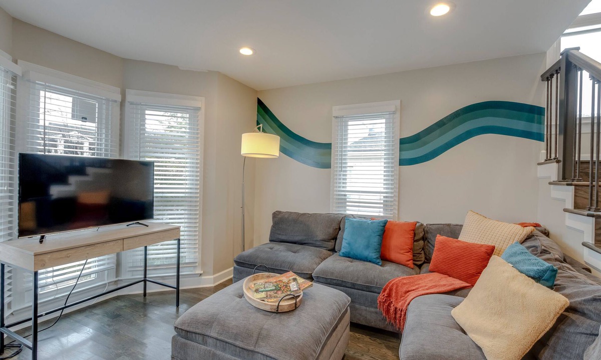 Hillsboro West End Condo | Calm Hillsboro Village★2 Kings★Free Parking/W+D/Family Friendly