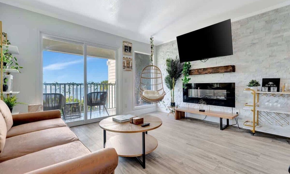 Rocky Point Apartment | Calm Interior & Luxury Finishes | Waterfront Condo