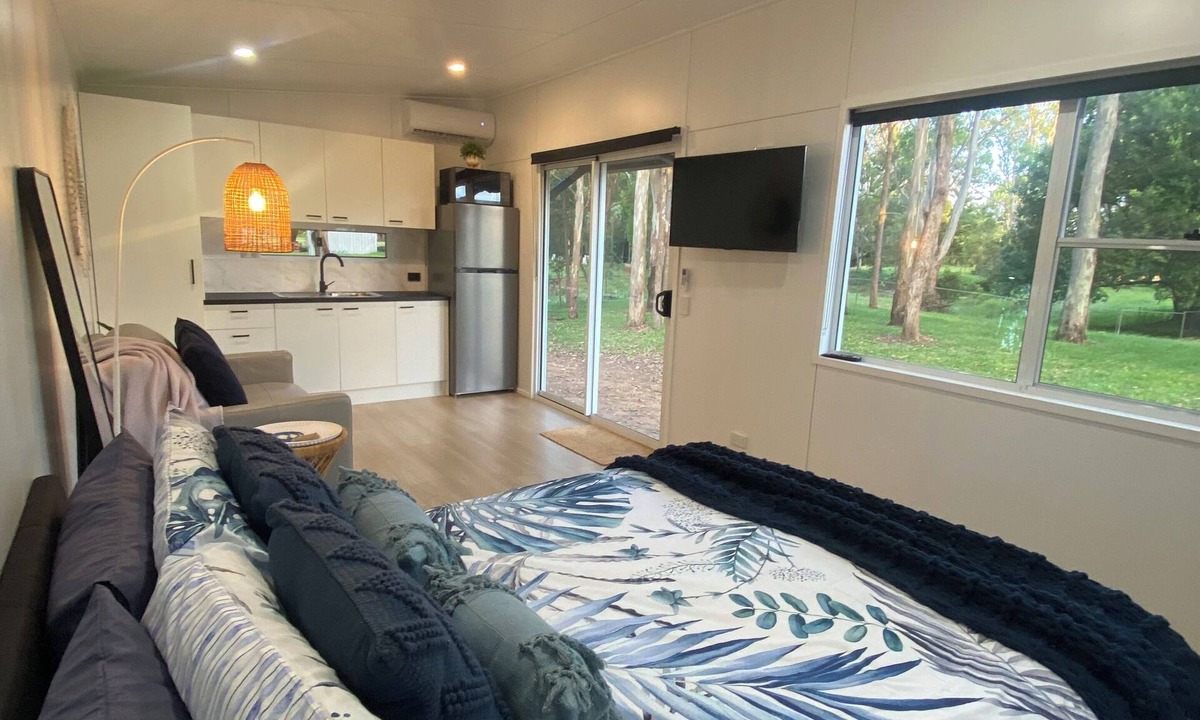 Burpengary Cabin | Calm on the creek studio for 2