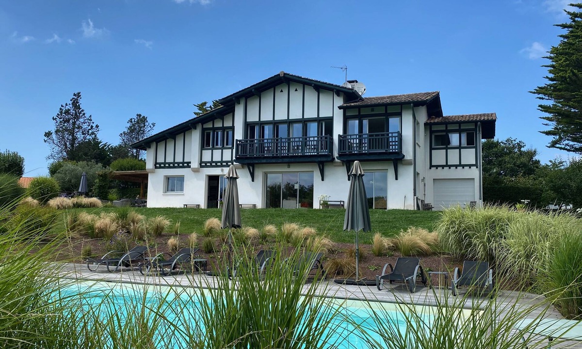 Bassussarry House | Calm outside Biarritz